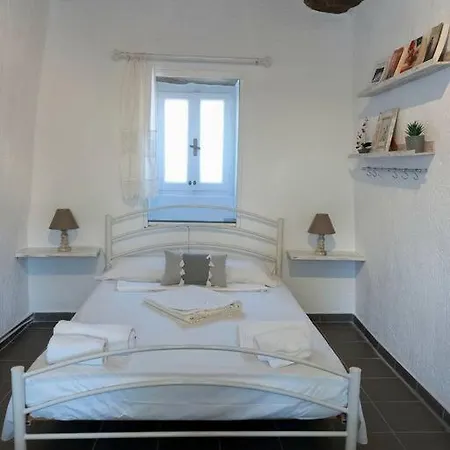 το σπίτι στην πλάκα/ To Spiti Stin Plaka *